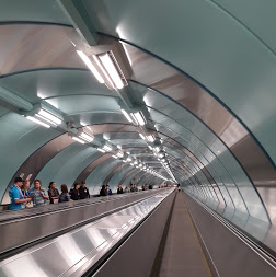 Чем траволатор лучше эскалатора