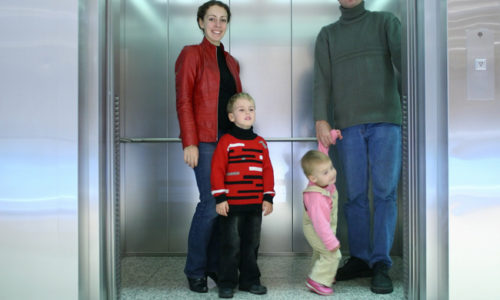 Как безопасно попасть из лифта на нужный этаж или Правила пользования