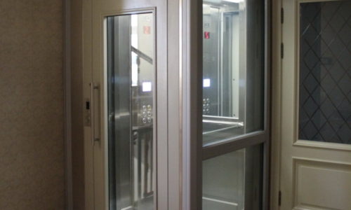 Особенности коттеджного лифта