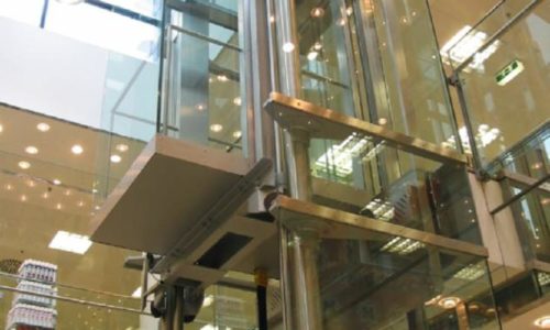 Лифт в торговом центре