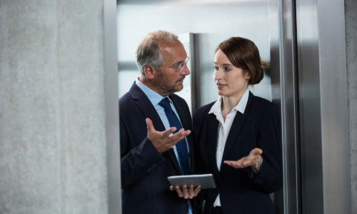 Правила етикету: як вести себе в офісному ліфті