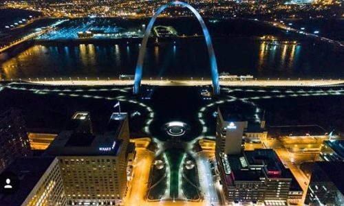 Удивительный лифт арки «Ворота Запада»